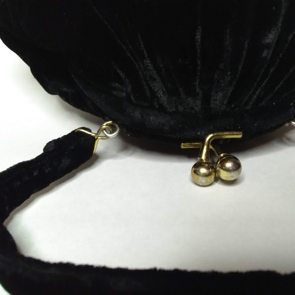 Late 1930's Authentic Vintage Black Velvet Purse - Picture 6 of 6